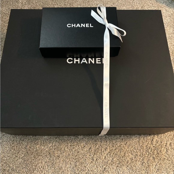 Authentic chanel lambskin North South accordion bag and matching stitch wallet. - Picture 2 of 16